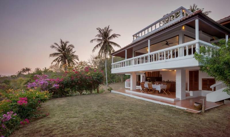 Baan Khunying Secluded Phuket Beachfront Holiday home *