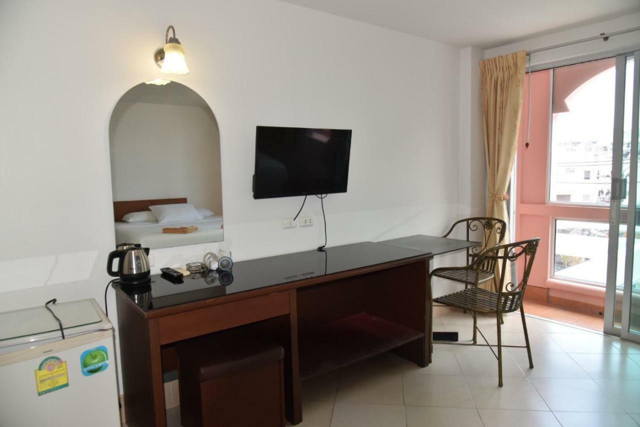 Baan Petcharat Hotel
