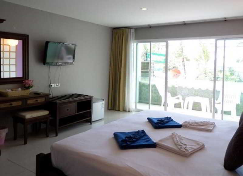 Time Out Beachfront 3*