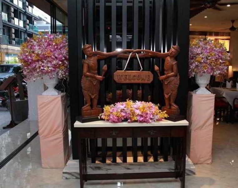 Hotel Hemingways Silk Patong