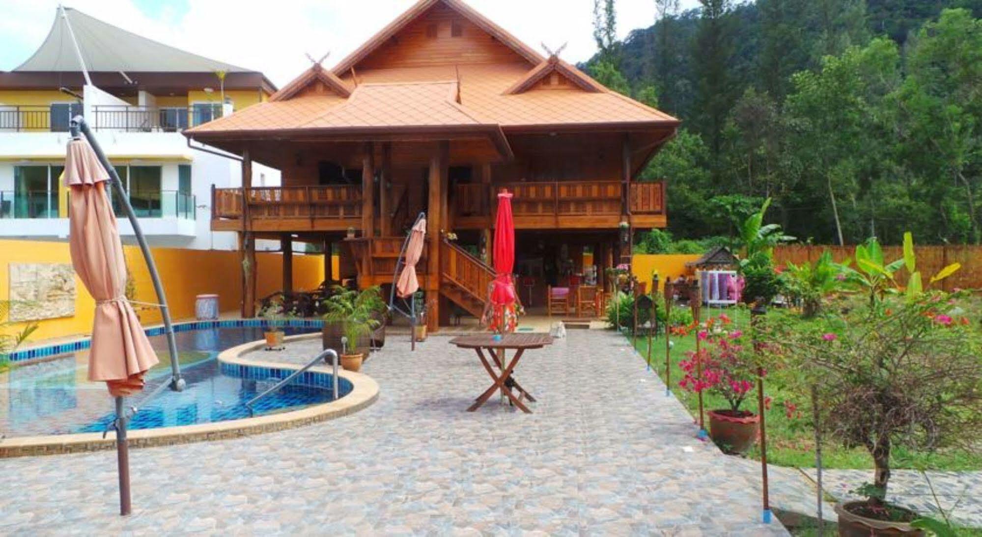 Golden Teak Baan Sapparot Resort 3*