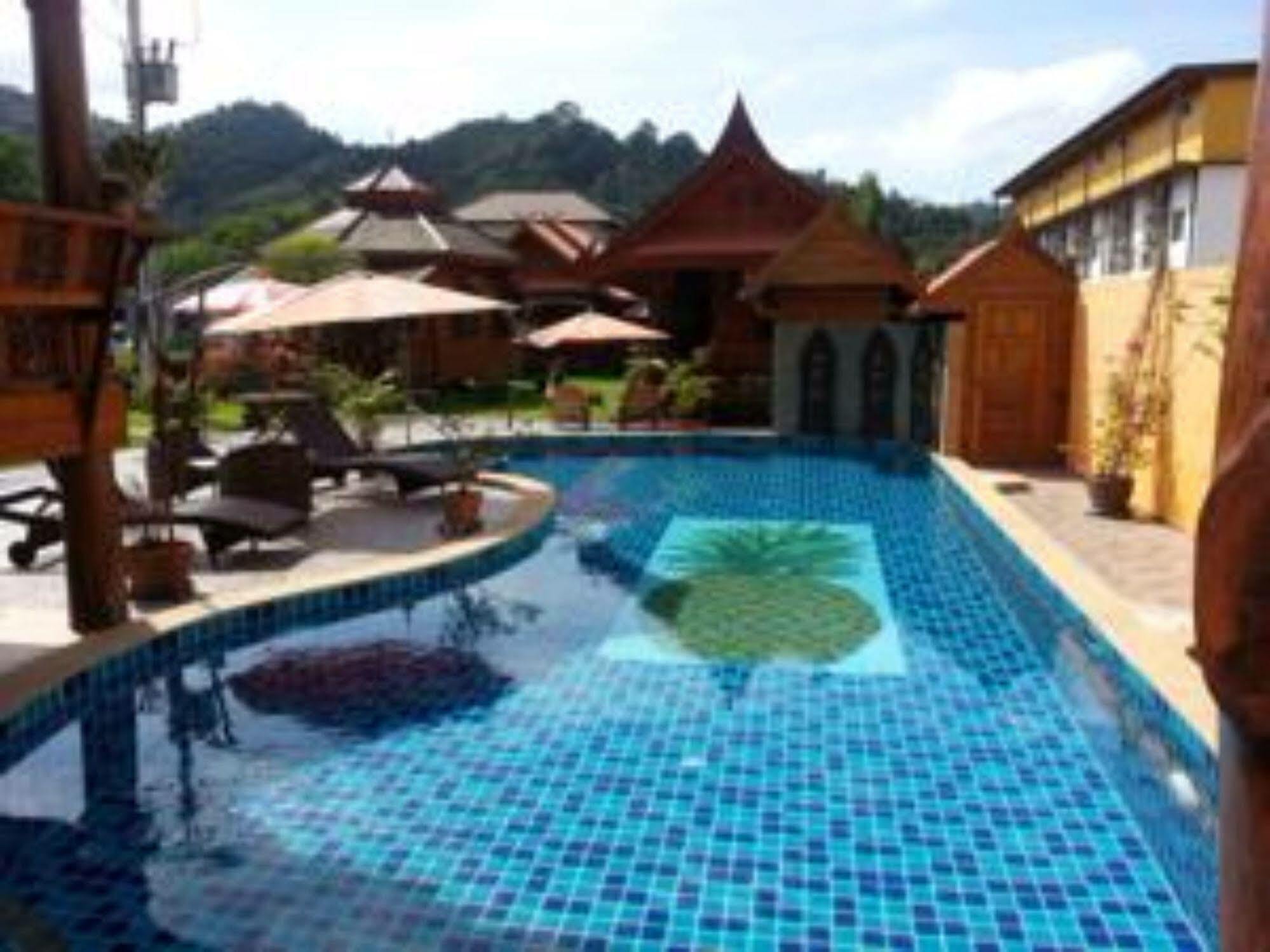 Golden Teak Baan Sapparot Resort 3*