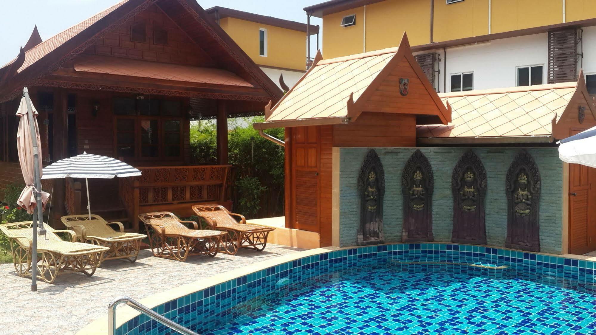 Golden Teak Baan Sapparot Resort 3*