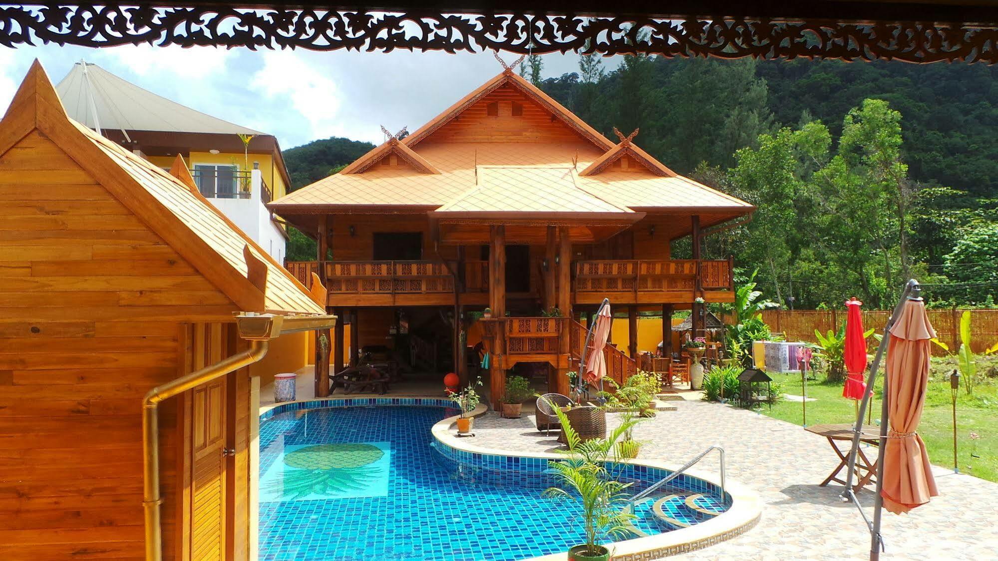 Golden Teak Baan Sapparot Resort