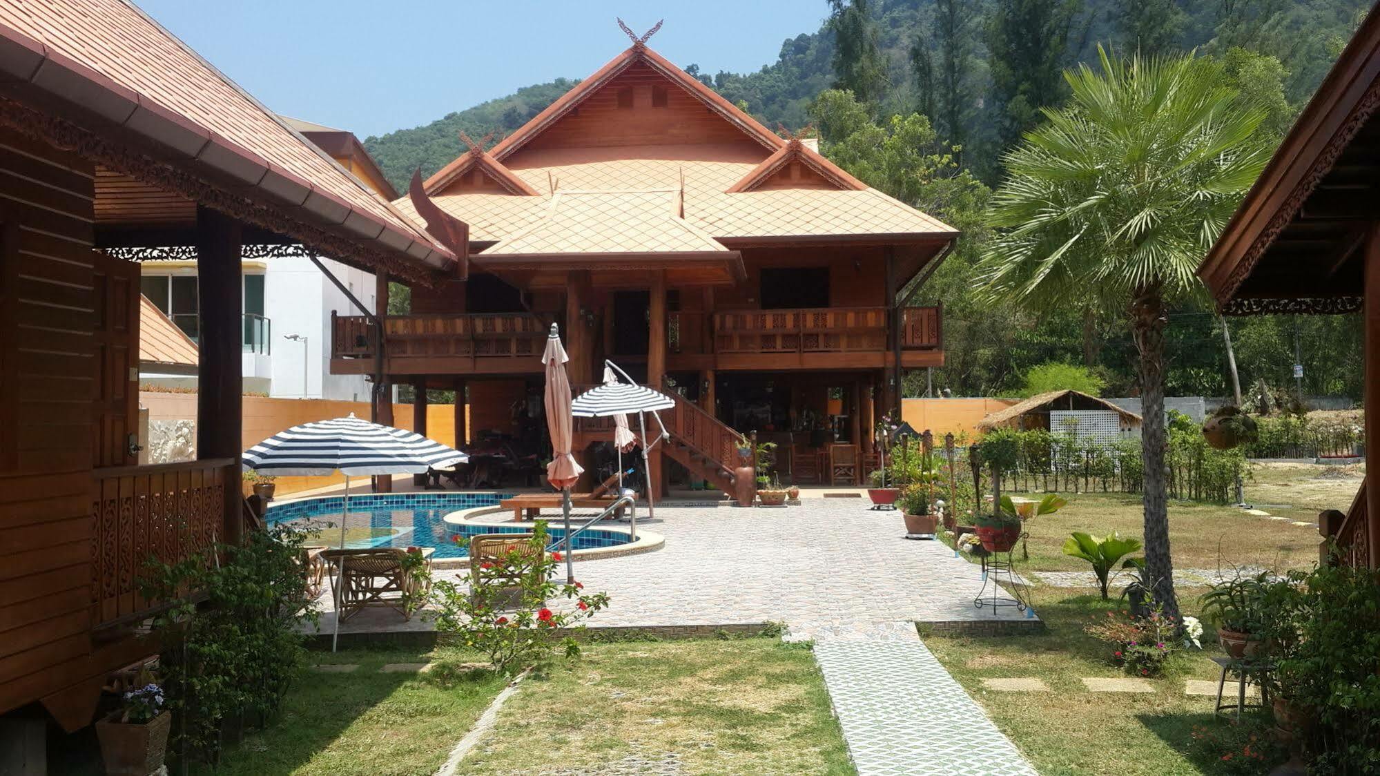 Golden Teak Baan Sapparot Resort 3*