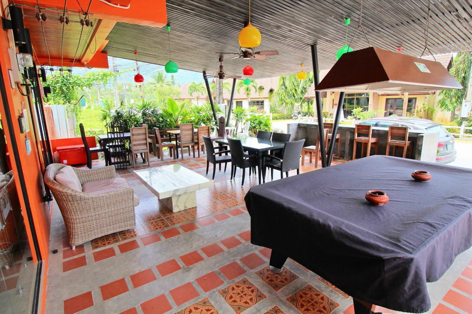 High So Low Cost Aparthotel Hotel