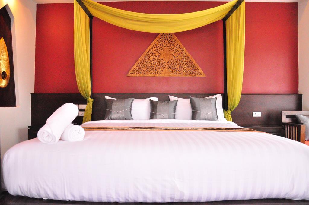 Resort Navatara Phuket 4*