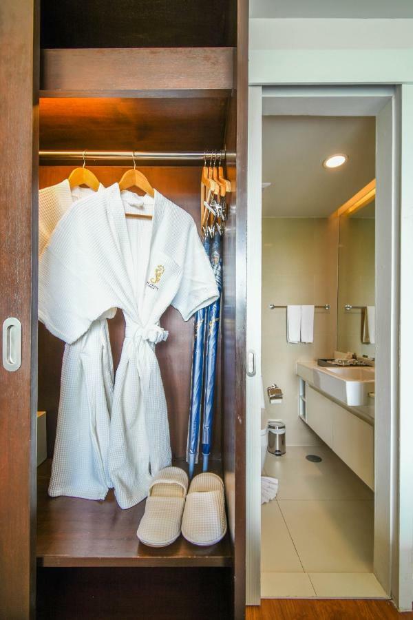 The Aristo By Holy Cow, 4-br Loft, 150 M2, Pool View Aparthotel