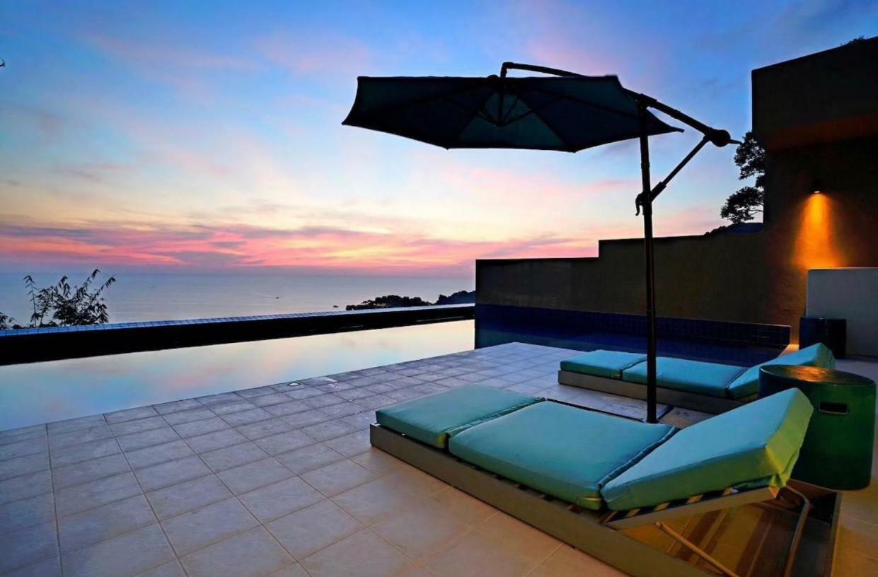 Grand Bleu Ocean View Pool