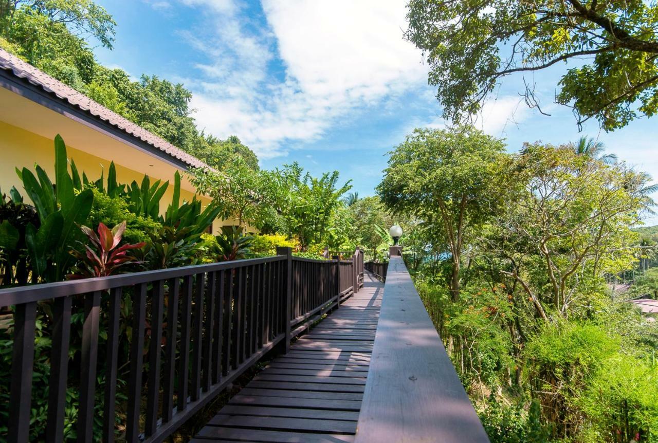 Seasons Naiharn Phuket Hotel 3*