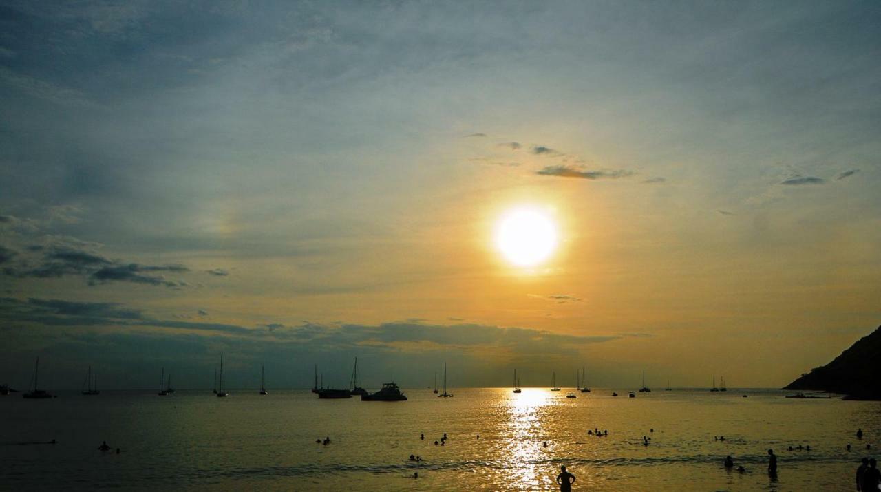 Seasons Naiharn Phuket Hotel Nai Harn