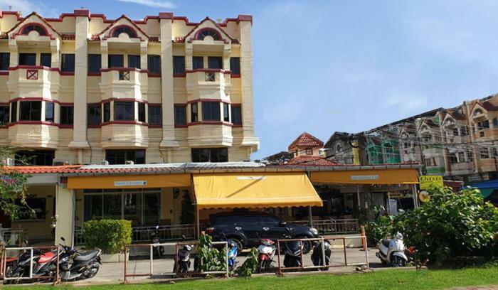 Oasis & Bar Hostel Karon