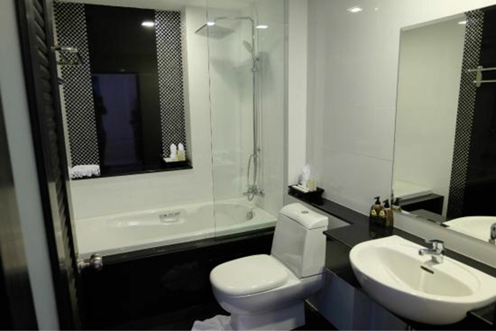 Phuket Seaview Resotel