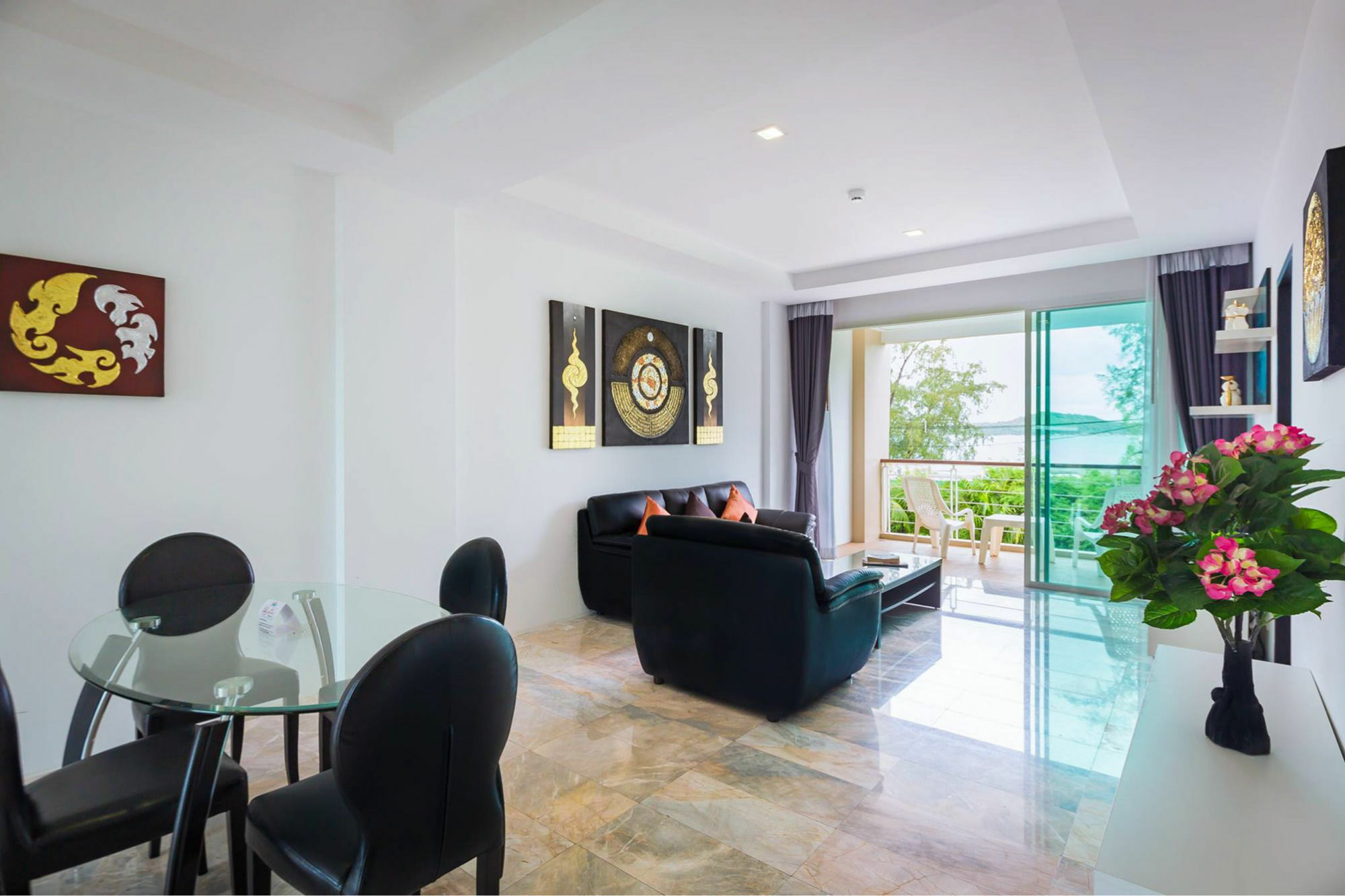 Phuket Seaview Resotel 4*
