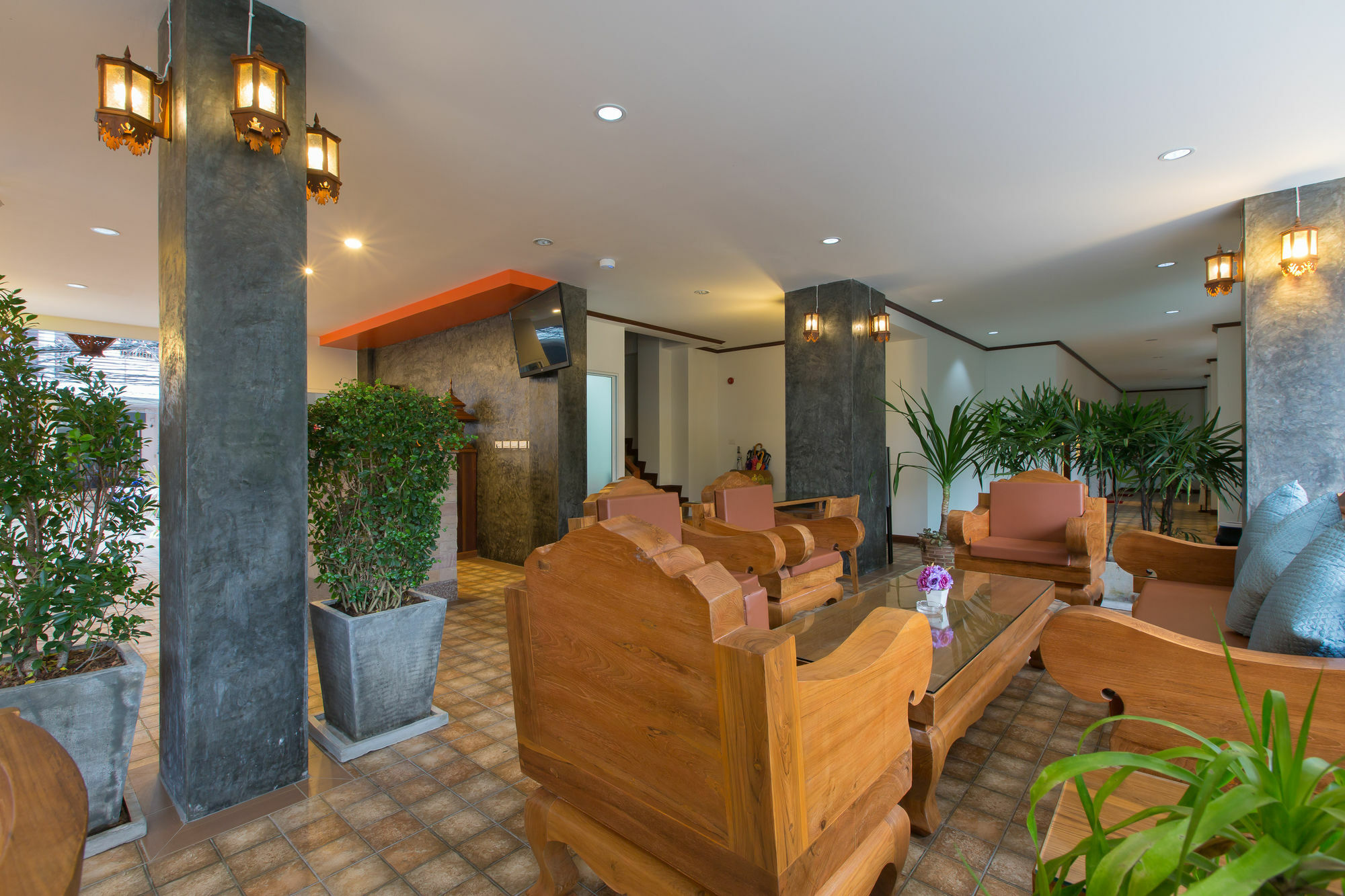 Chusri Aparthotel