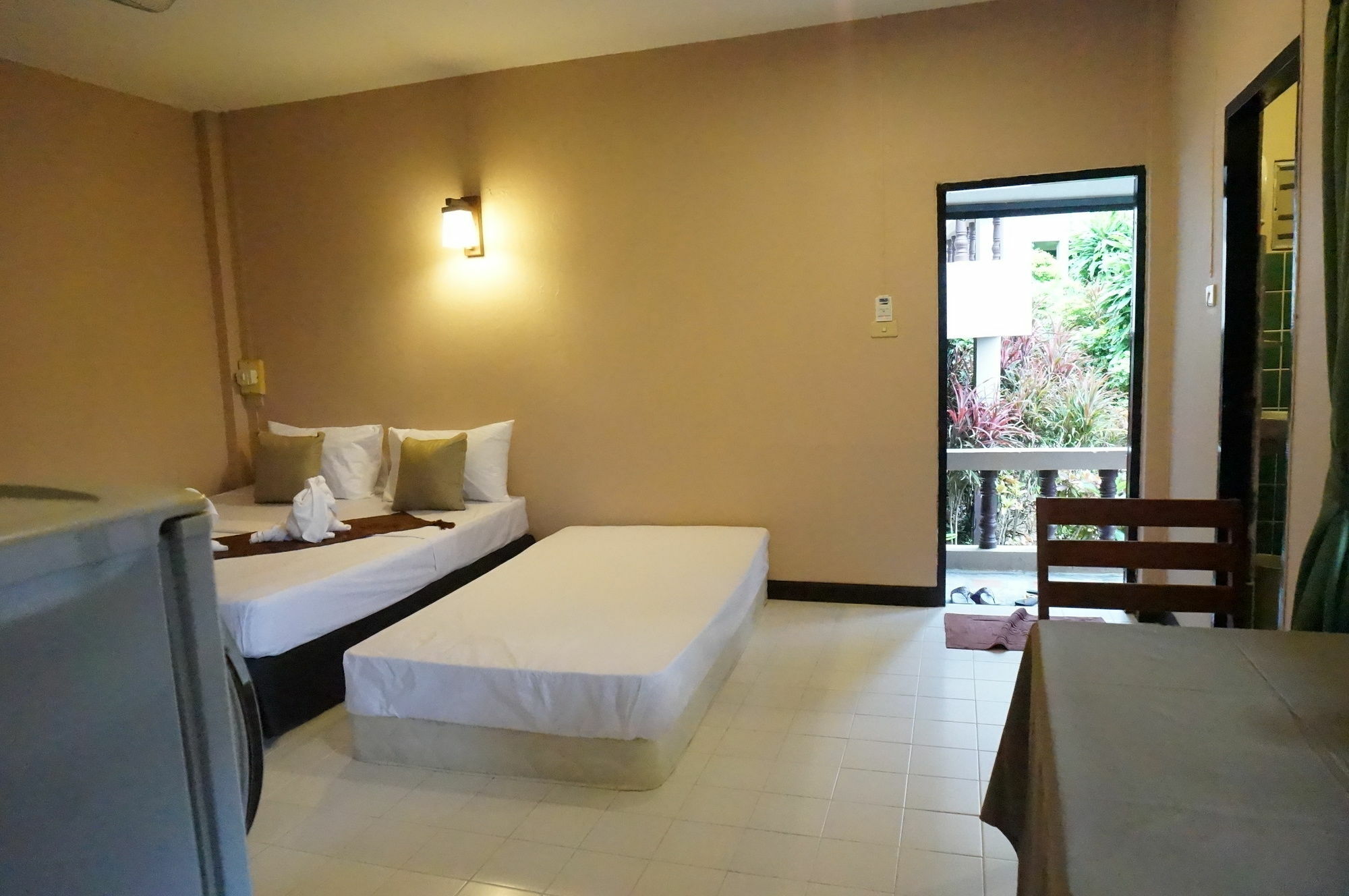 Hotel Kata Beachwalk And Kata Beach (Phuket)