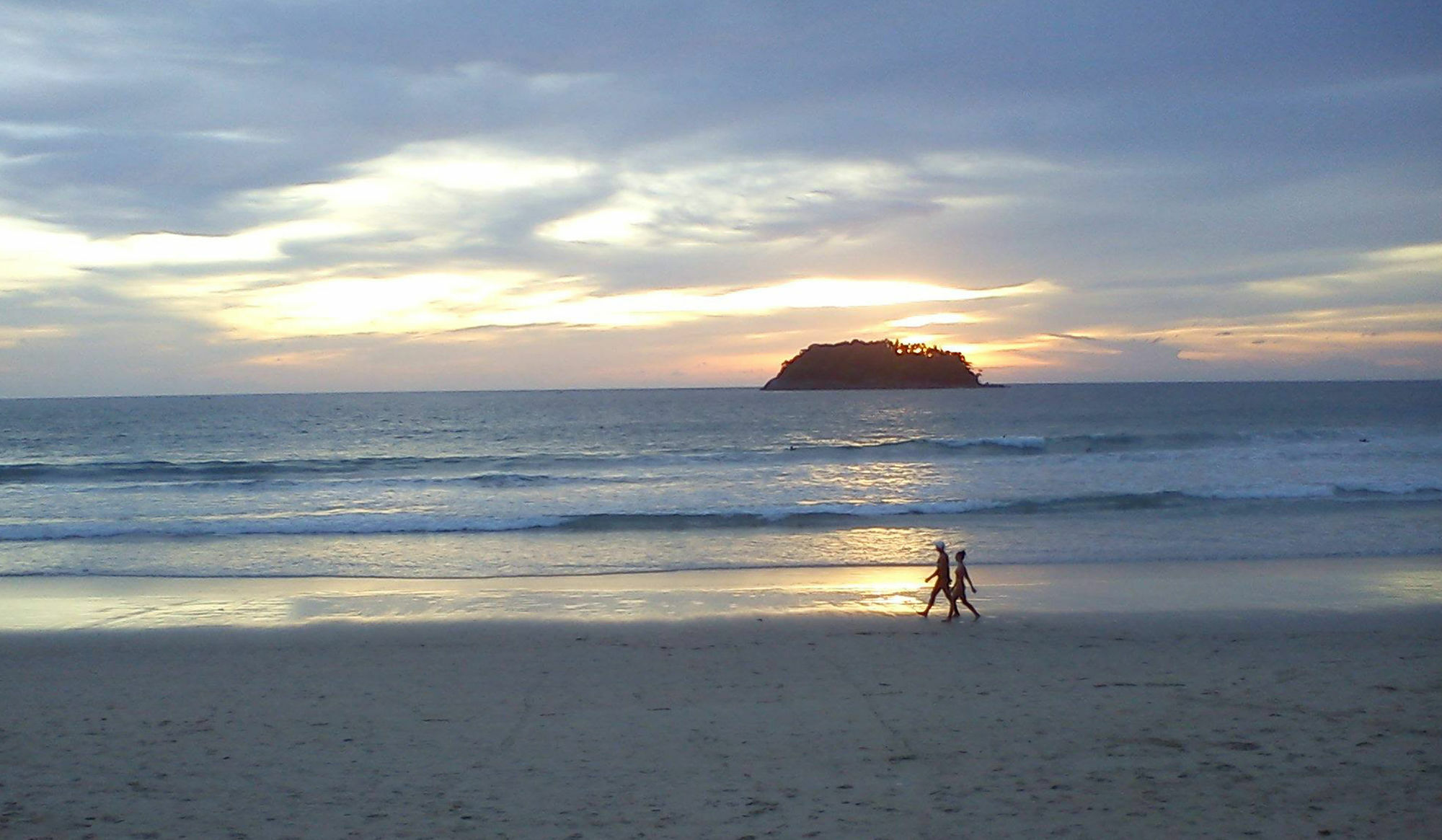 Kata Beachwalk And Hotel