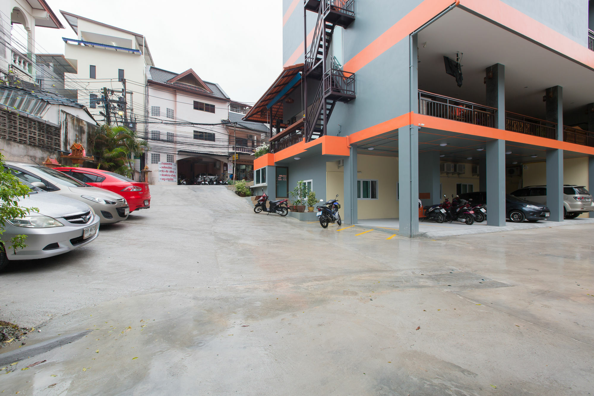 Chusri Aparthotel