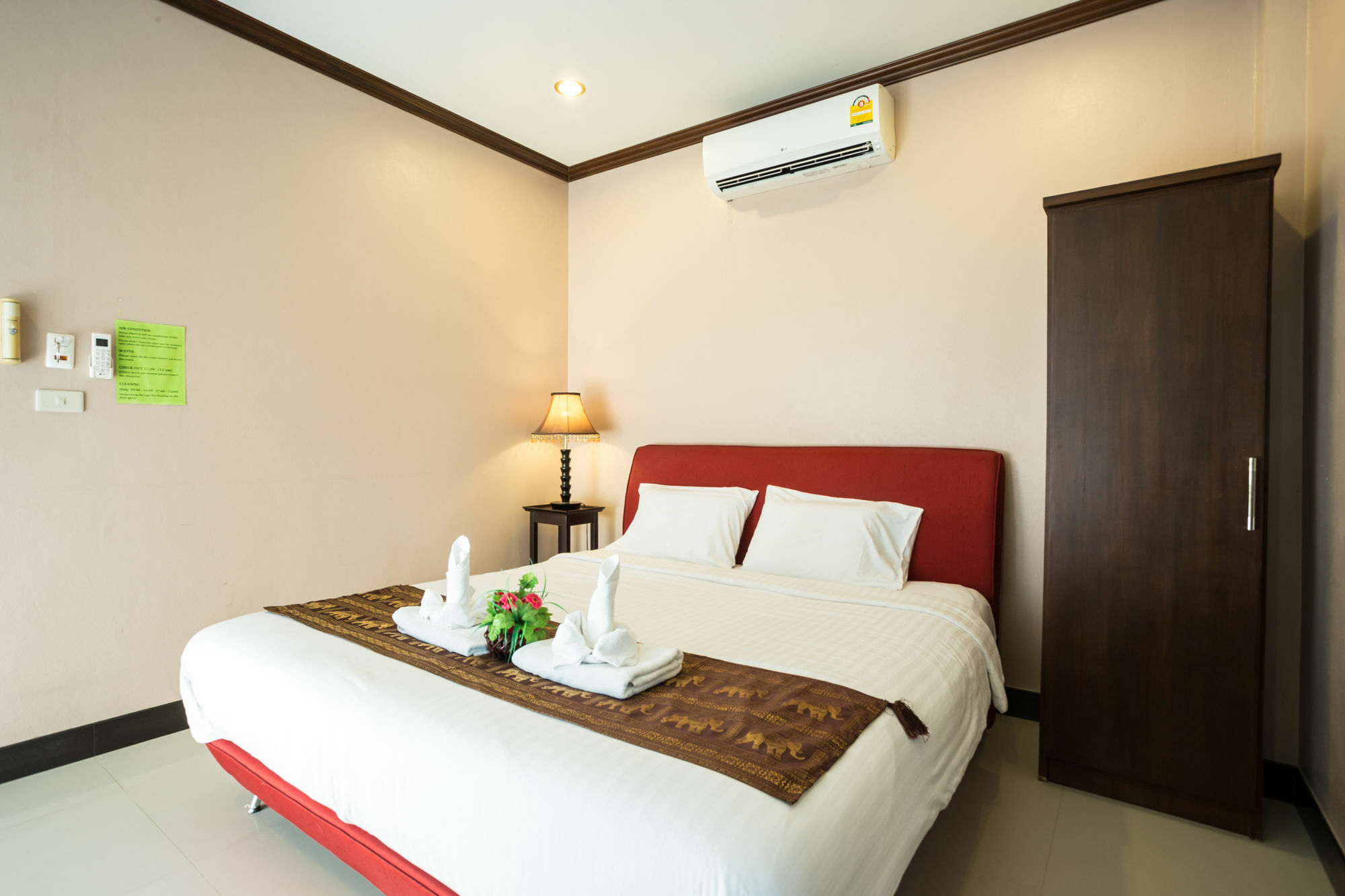 Kata Beachwalk And Hotel Kata Beach (Phuket)