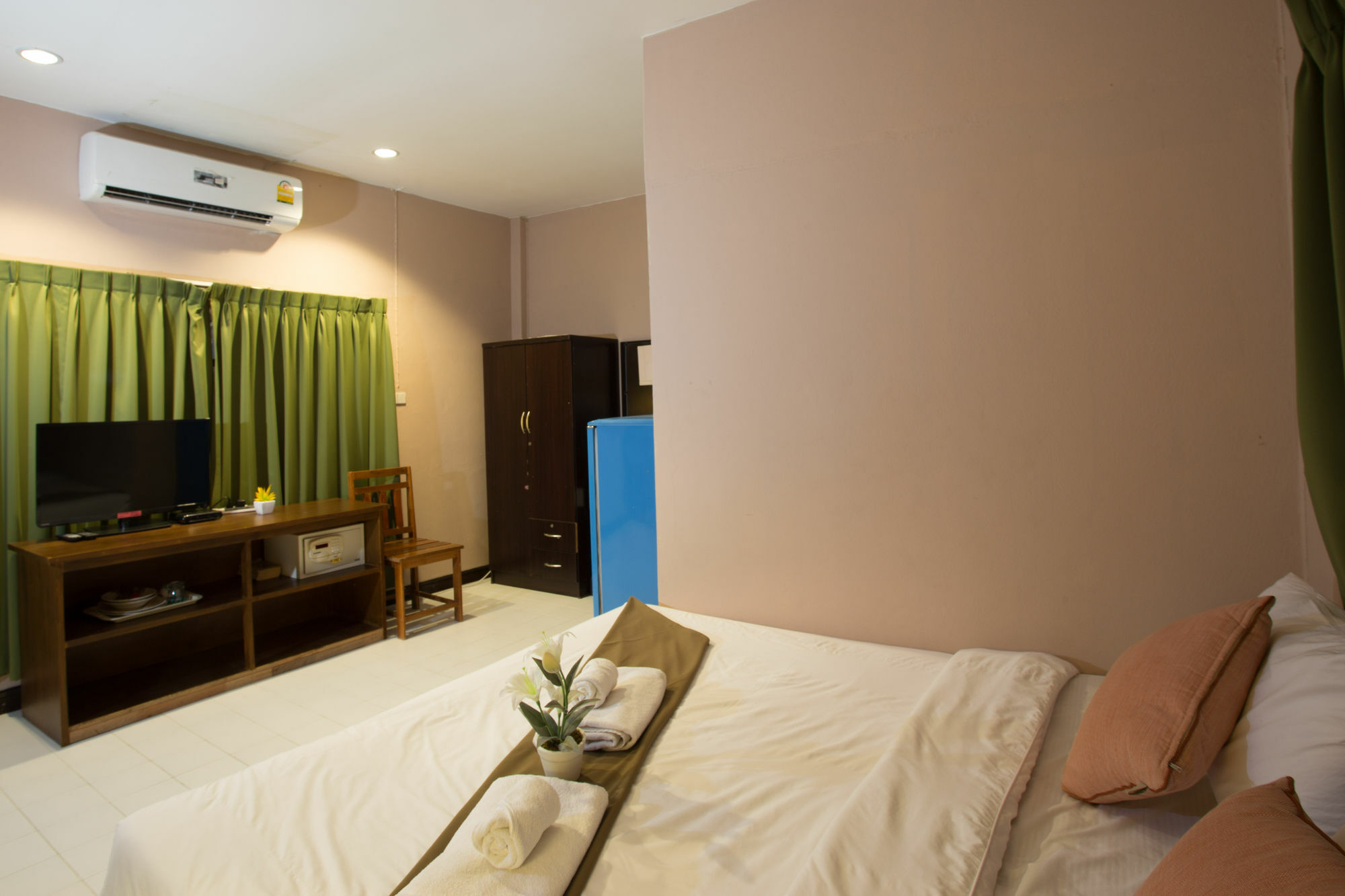 Kata Beachwalk And 3* Kata Beach (Phuket)
