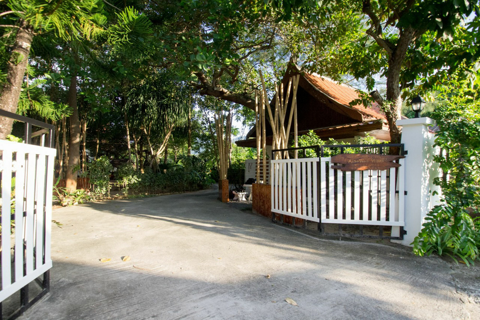Aisawan Bang Tao Beach (Phuket)