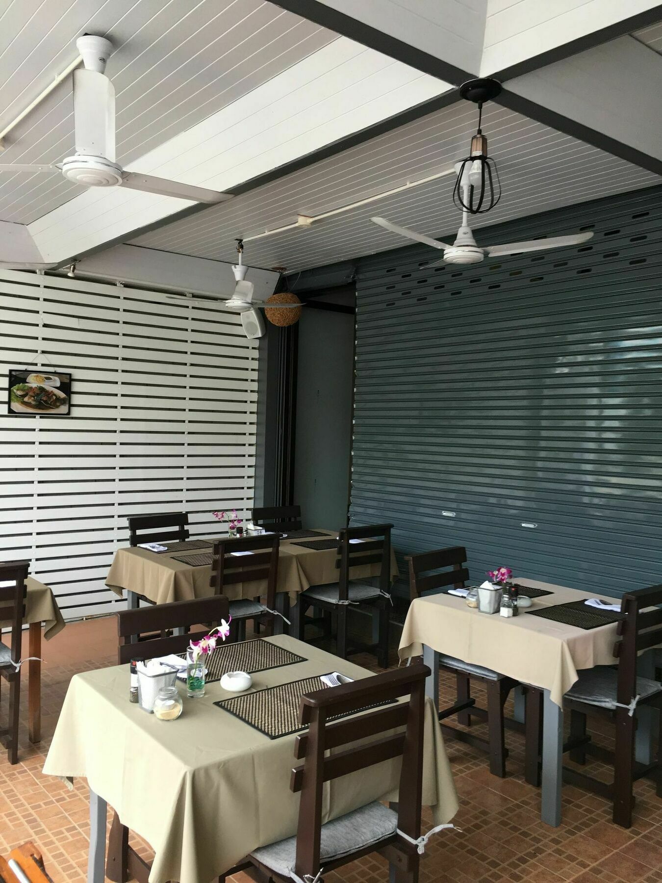 White Snapper Kitchen & House Guest house