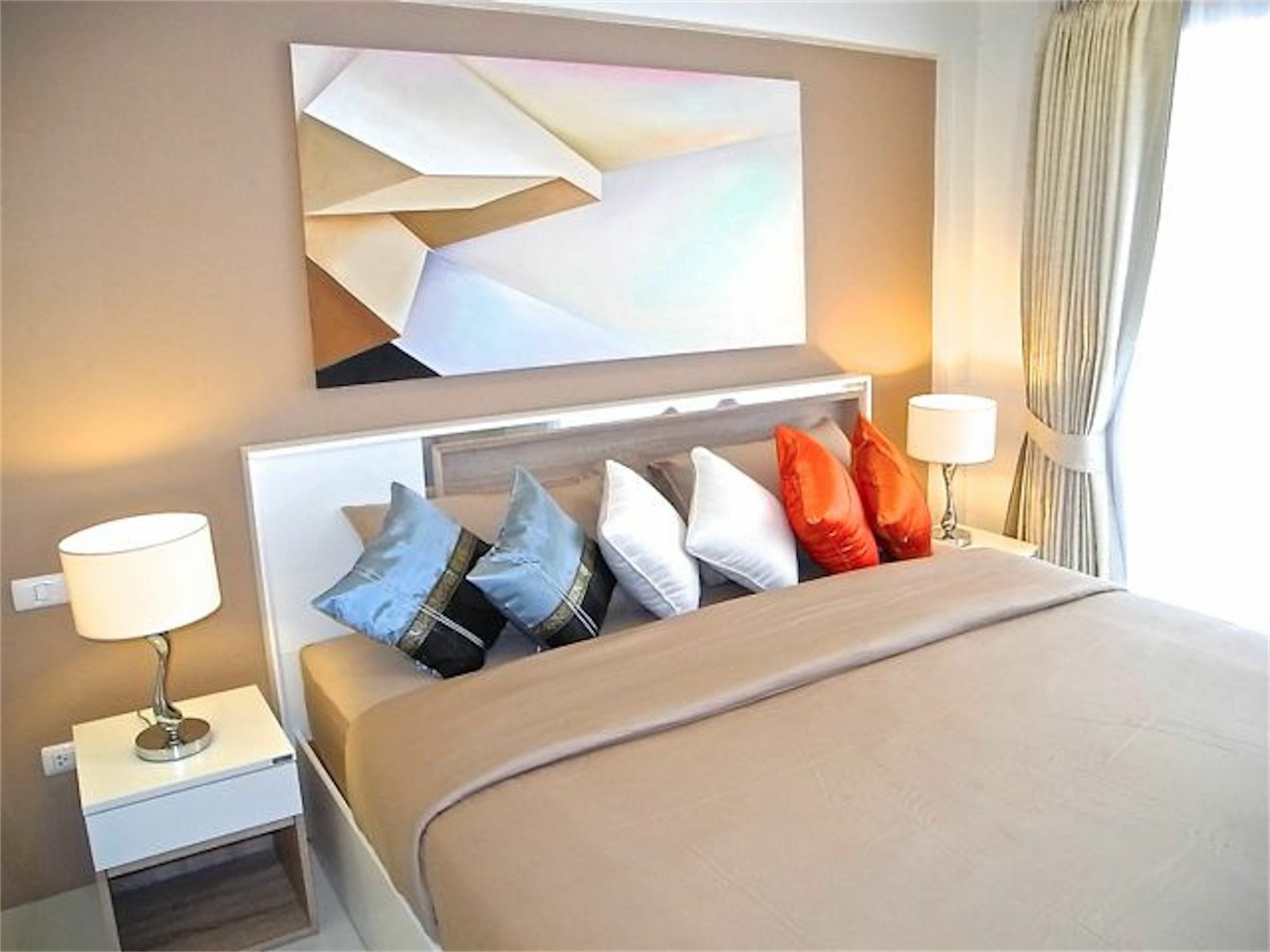 Plaza 1 Bedroom Modern *
