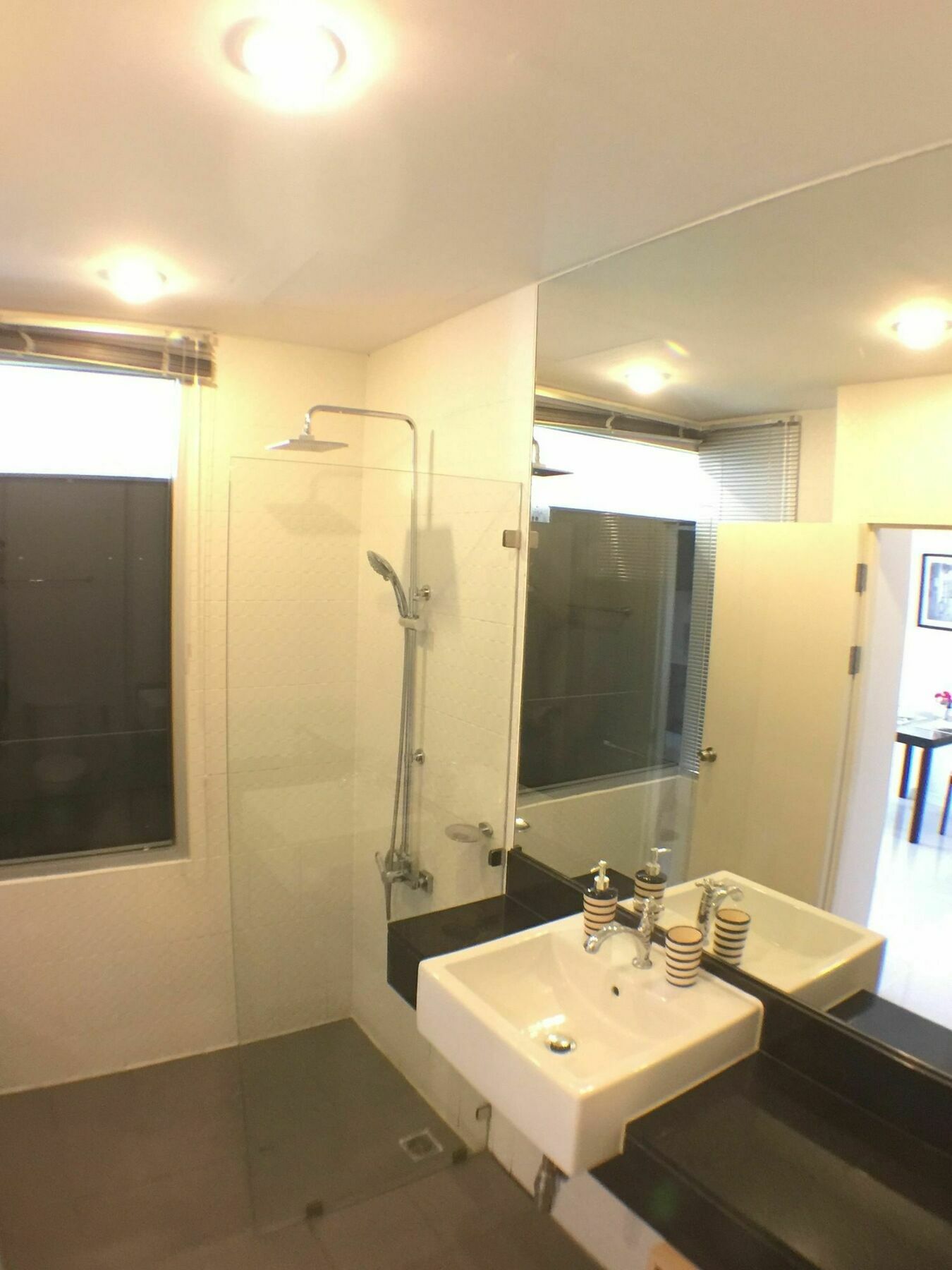 Seventh Apartment Karon