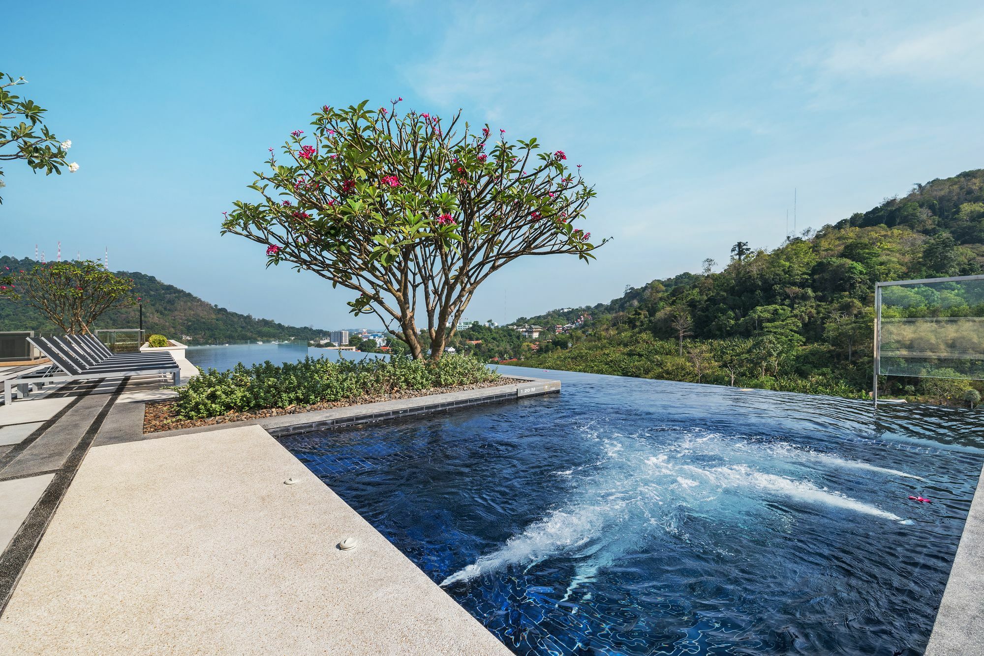 Apartment Favstay - The Base Height Phuket