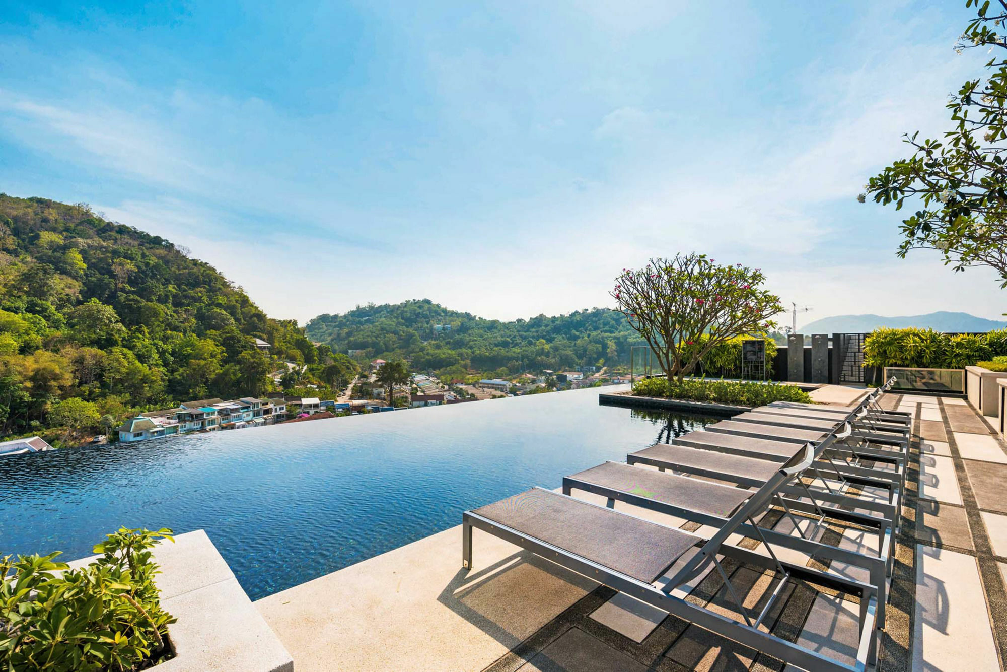 Favstay - The Base Height Phuket Apartment *