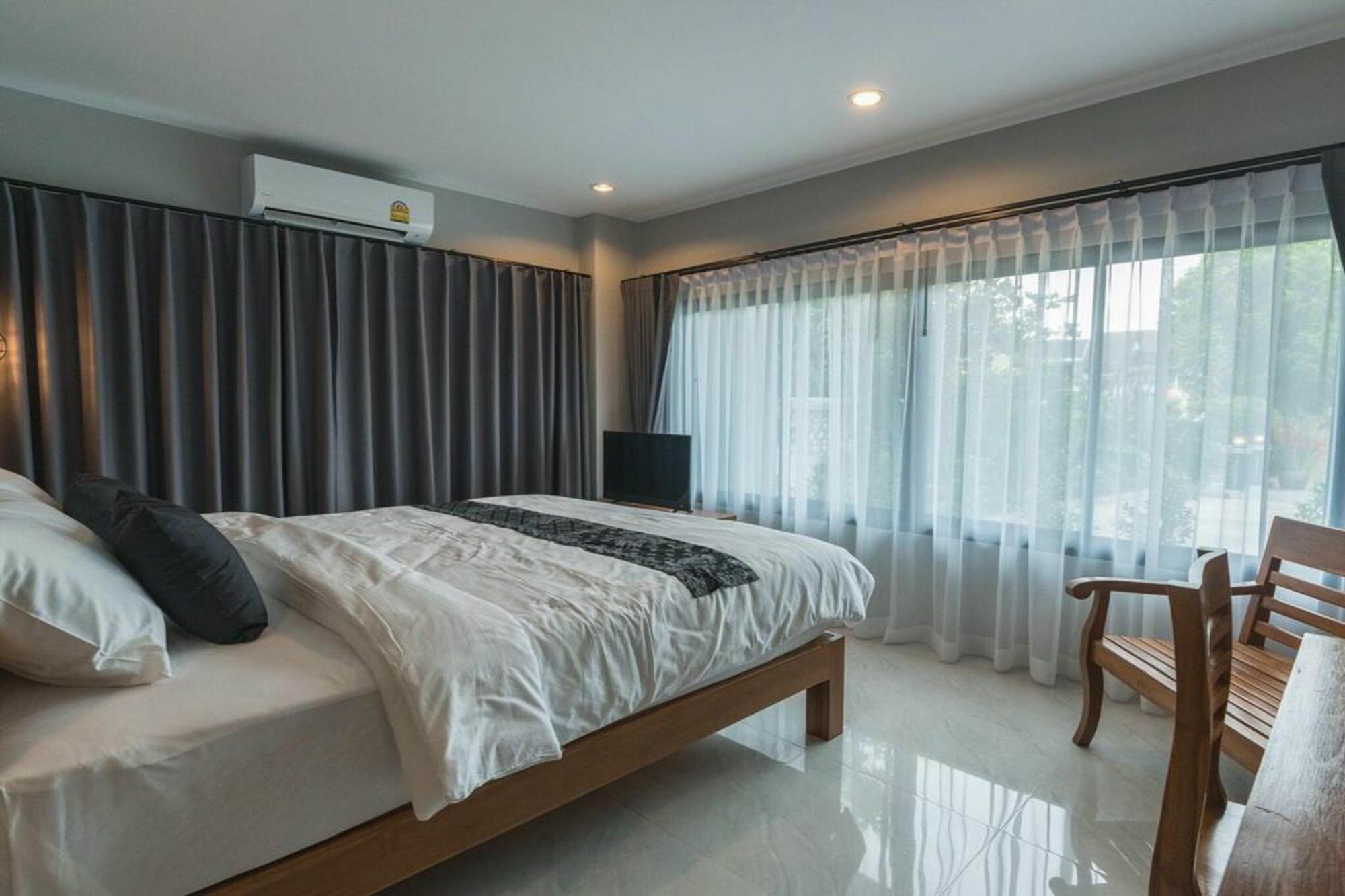 The Besavana - Sha Extra 3*