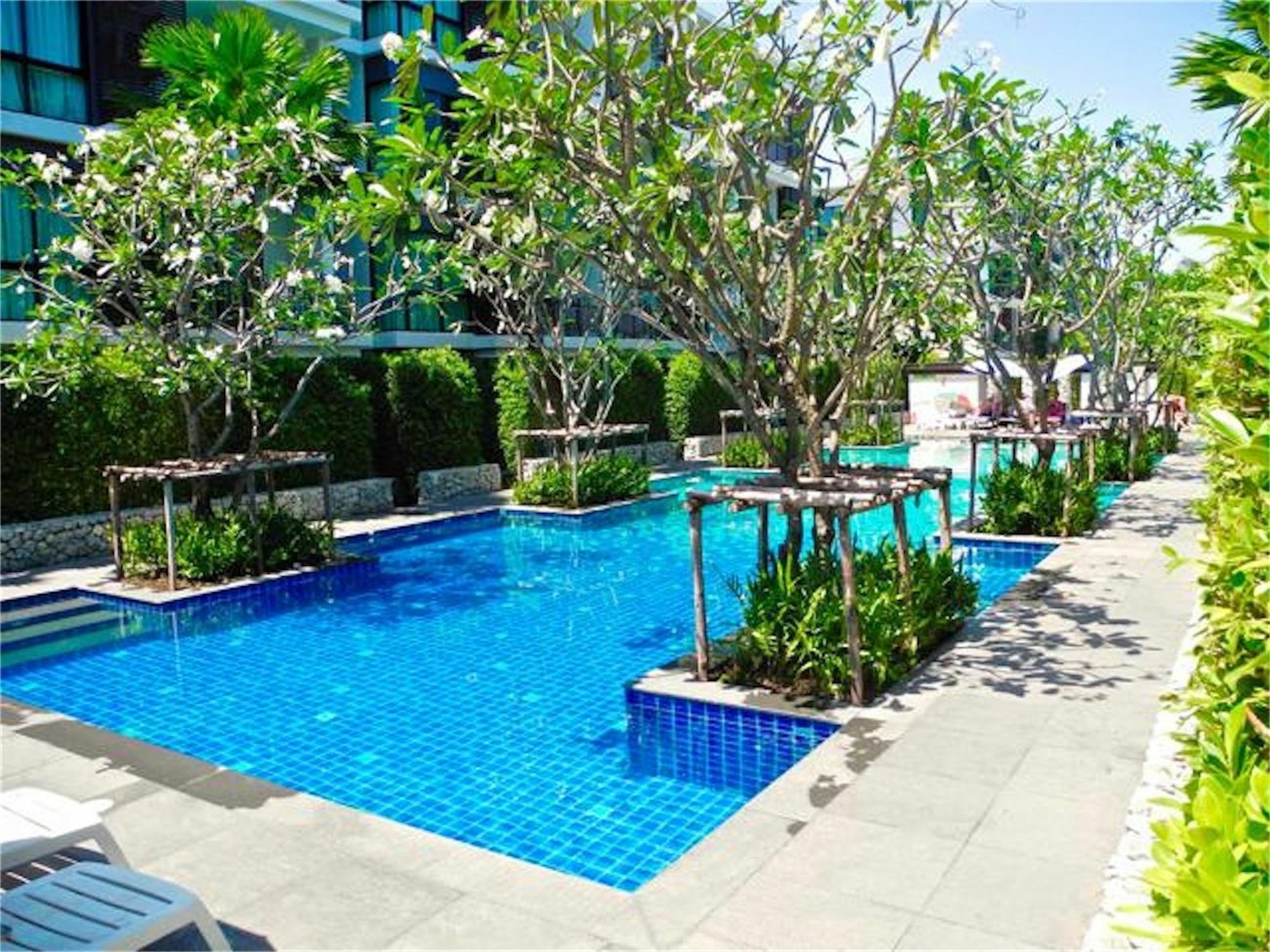 Title 2-bedroom Pool View