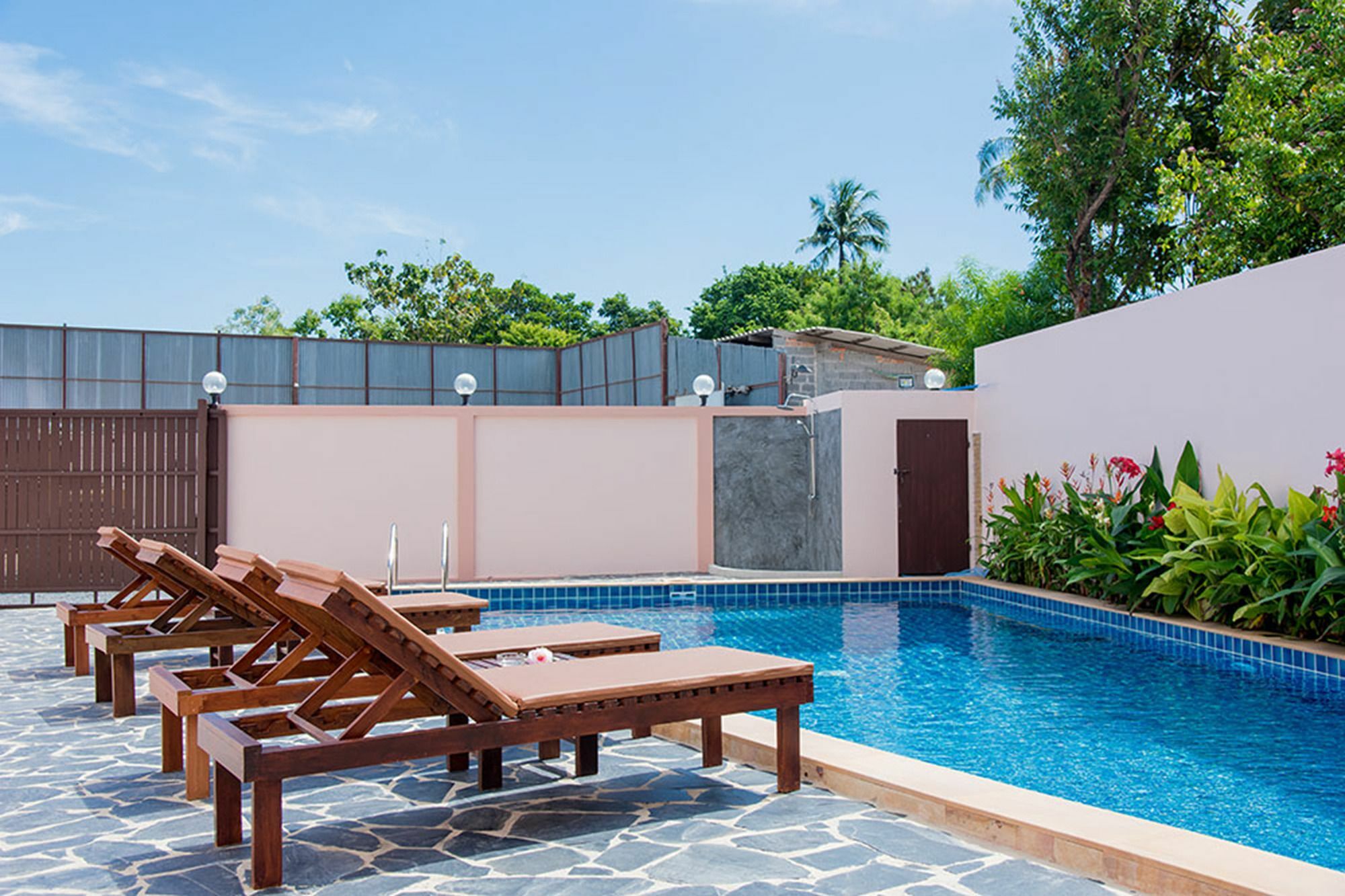 Saiyuan Phuket Hotel 3*