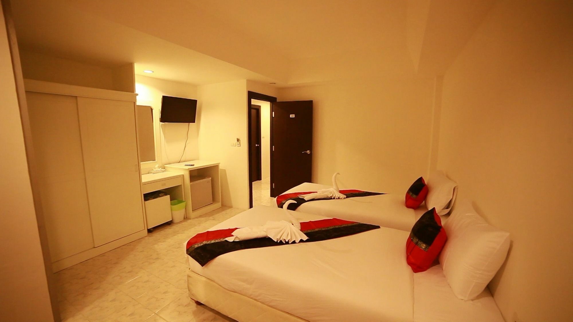 Rayaan Oriental & Restaurant Guest house