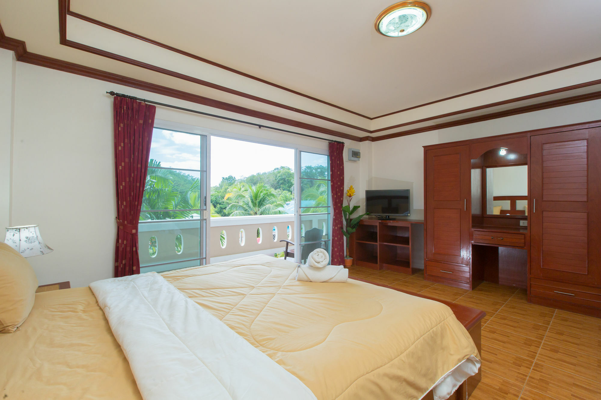 Apartamento Rai Rom Yen Sha Patong