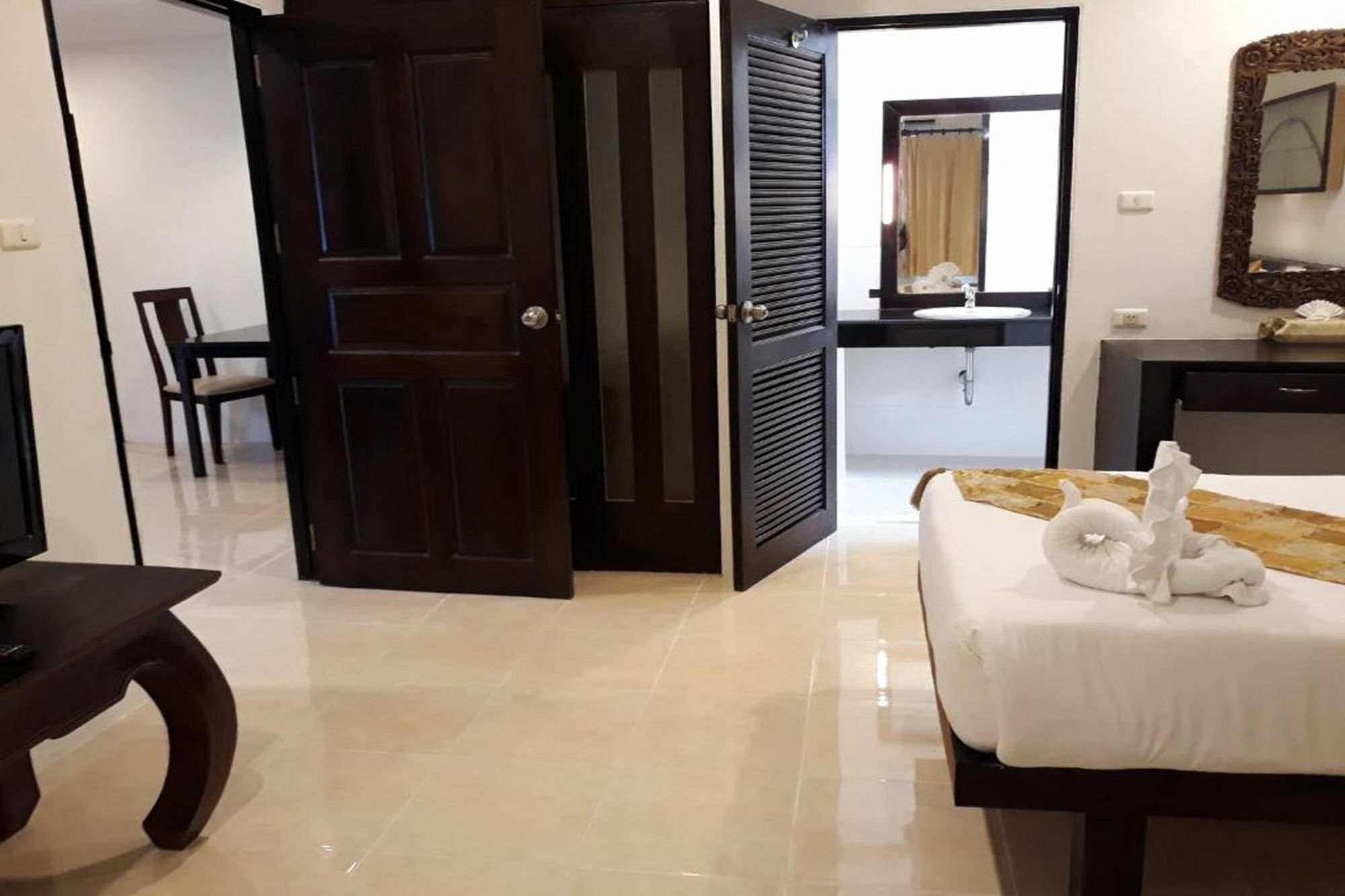 Hotel Capital O75345 Praewa Naiyang Phuket