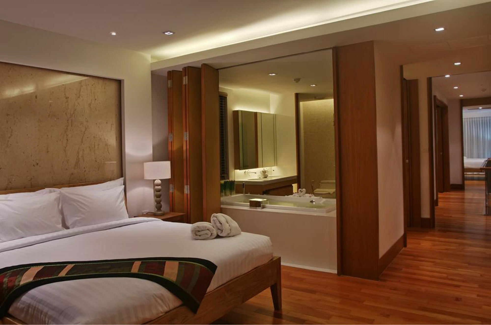 The Pearl Of Naithon * Nai Yang