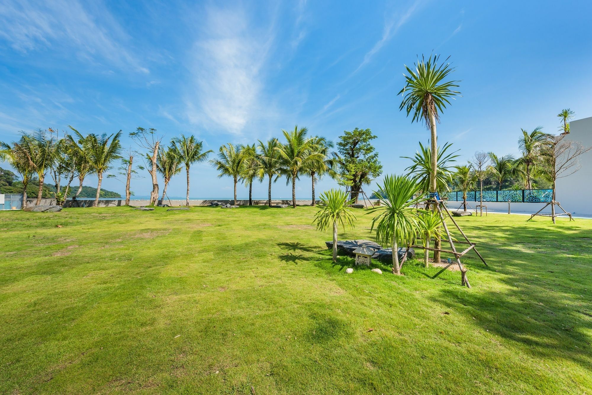 Hotel Tide Phuket Beachfront Hotel 5*
