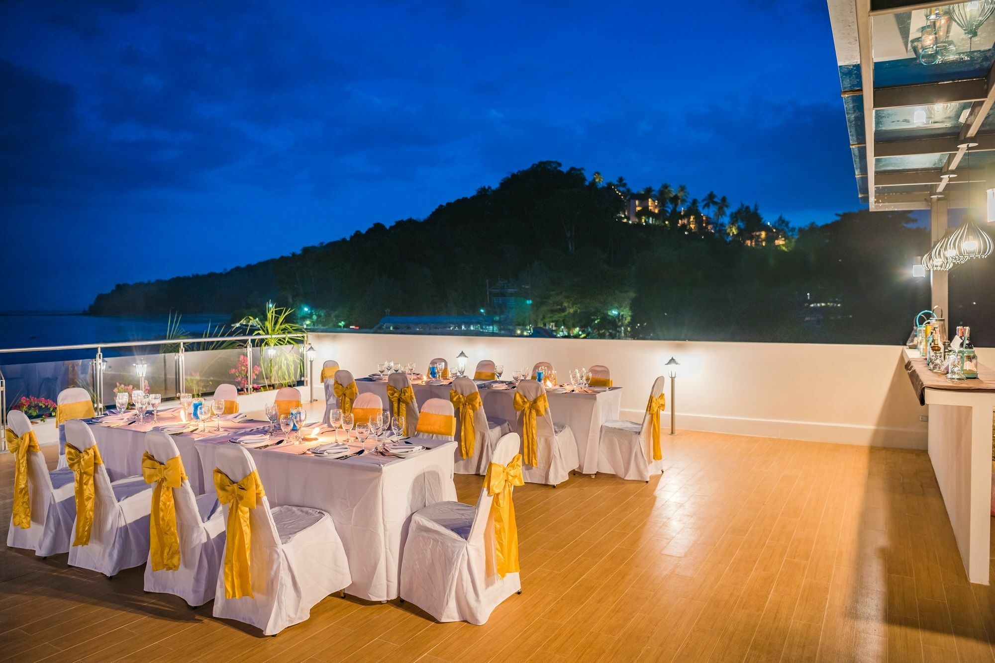 Hotel Hotel Tide Phuket Beachfront 5*