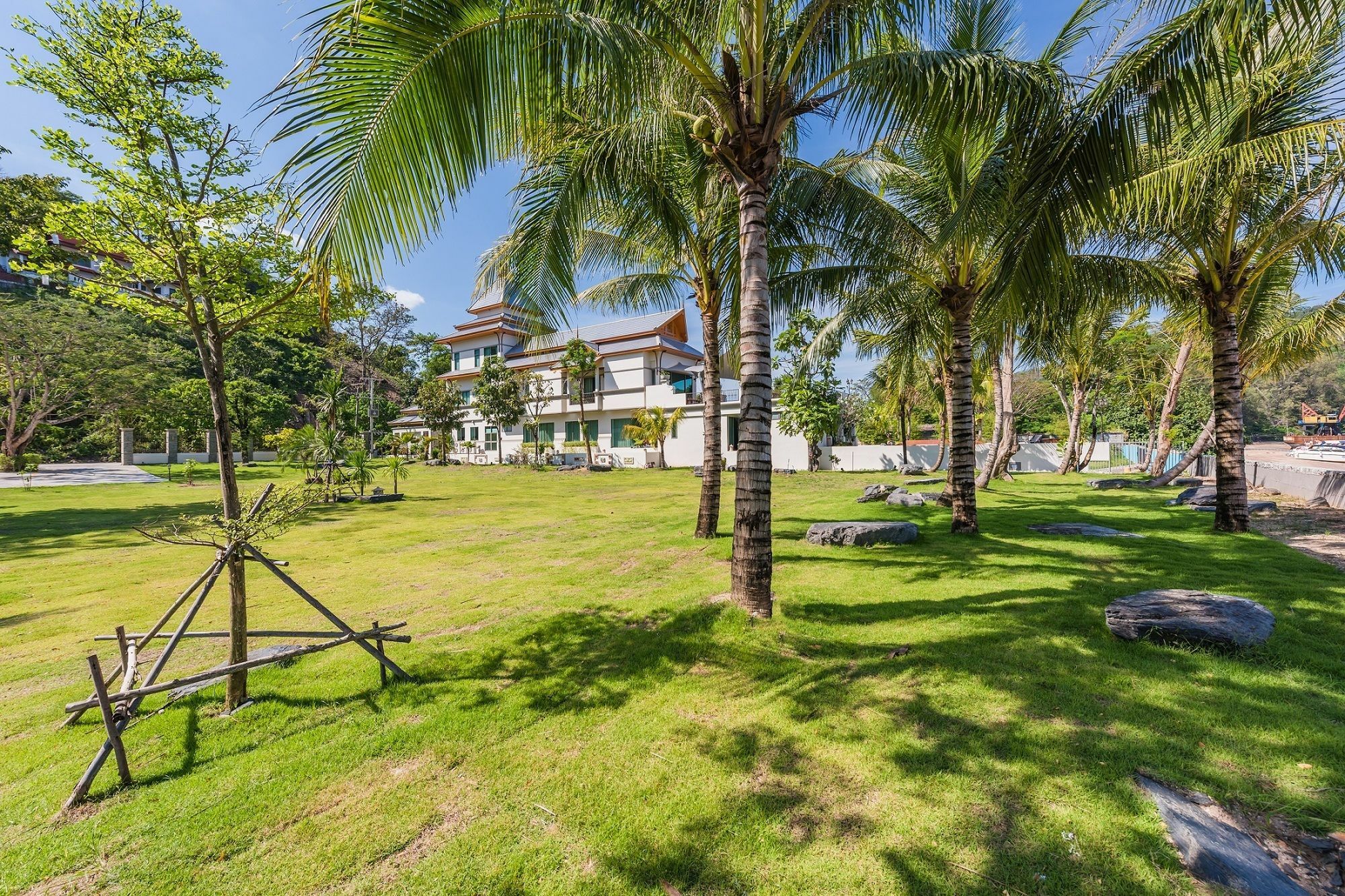 Hotel Tide Phuket Beachfront 5*