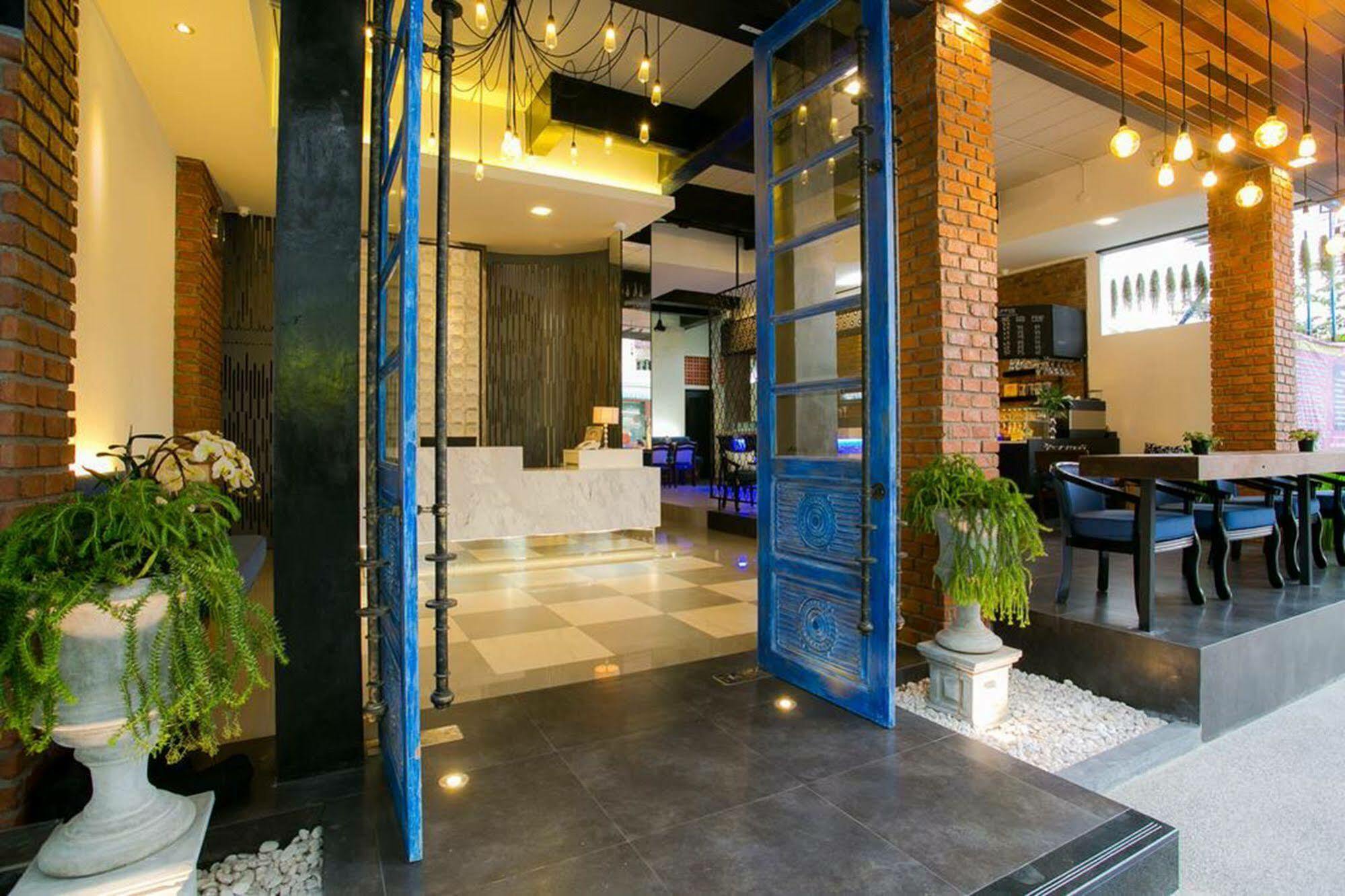 Guest house The House 3*
