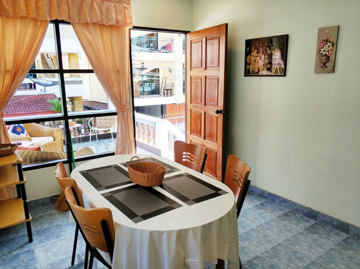 Waree's Guest house 2*