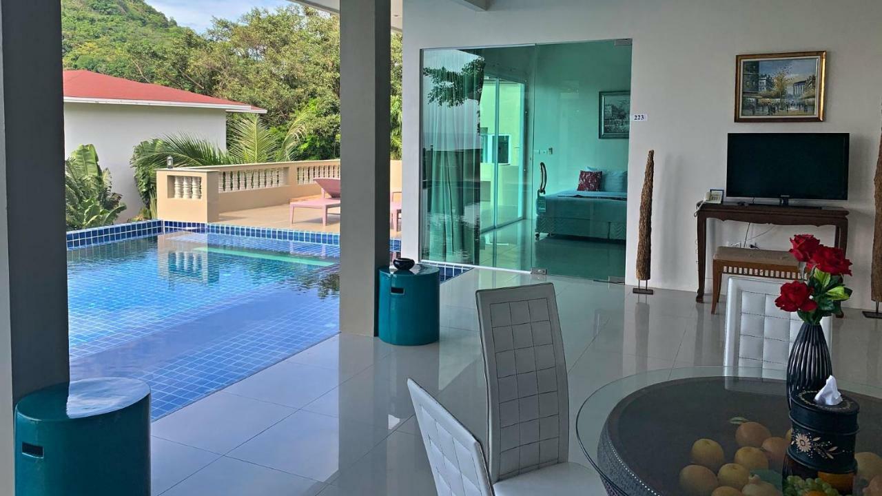 Grand Bleu Ocean View Pool