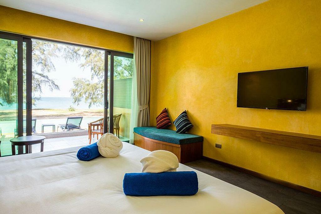 Hotel Coriacea Beachfront Boutique Phuket - Sha 4*