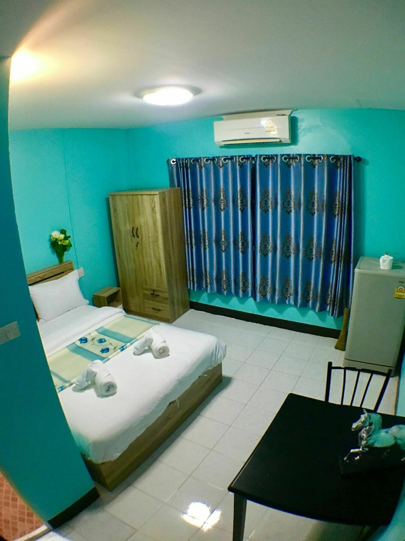 Guest house S. T. House 2*