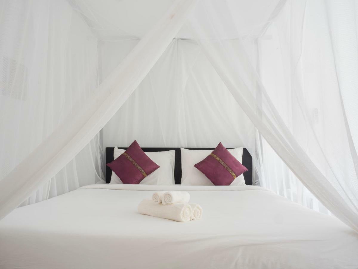 Resort Baan Mai Beachfront Lone Island