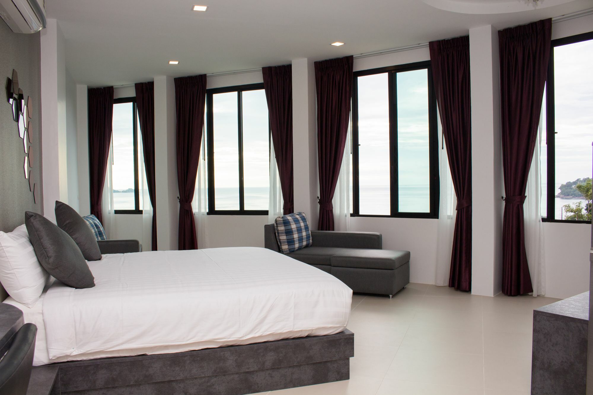 Rossarin Sea View Hotel