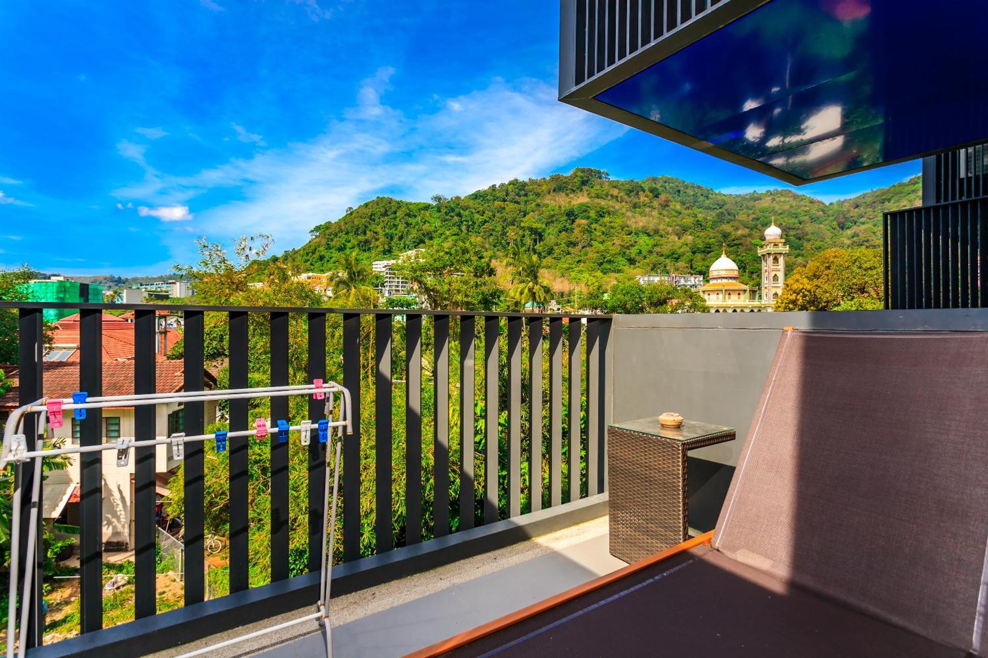 The Deck By Lofty Apartment