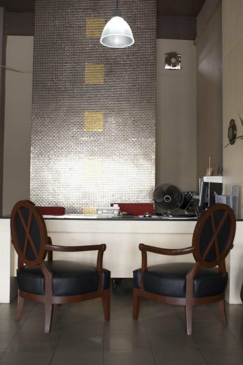 Hotel Rome Place Phuket
