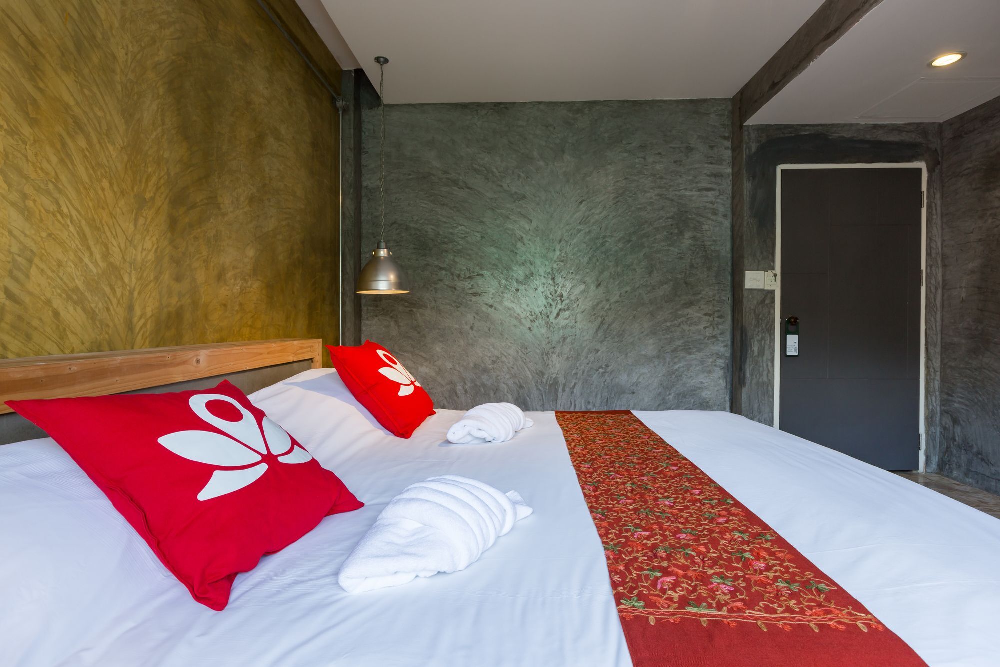 Zen Roundabout Karon Hotel
